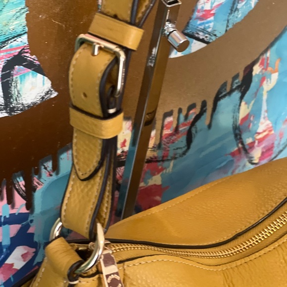 Coach - Picture 4 of 6